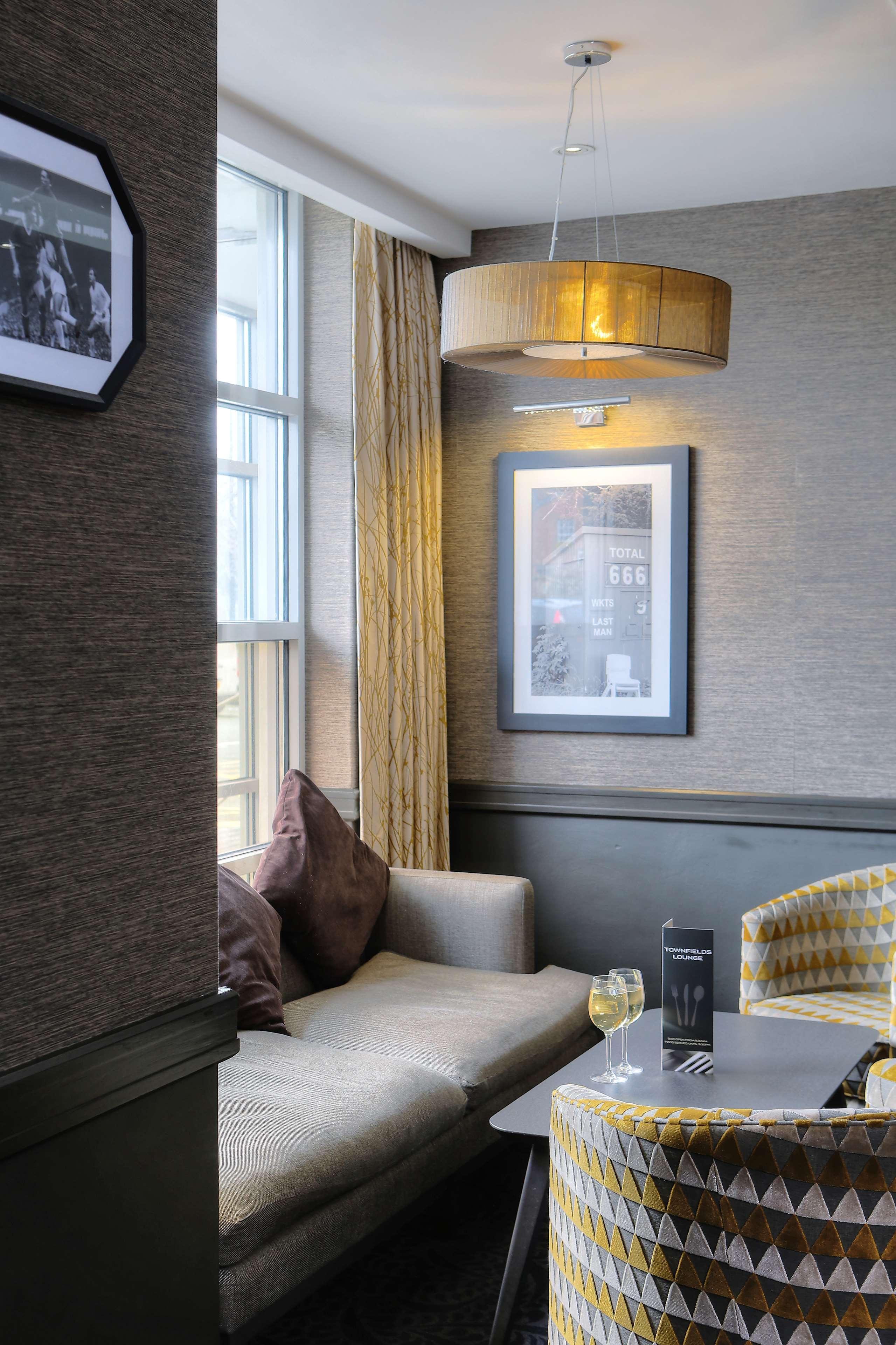 Cresta Court Hotel Altrincham Eksteriør billede