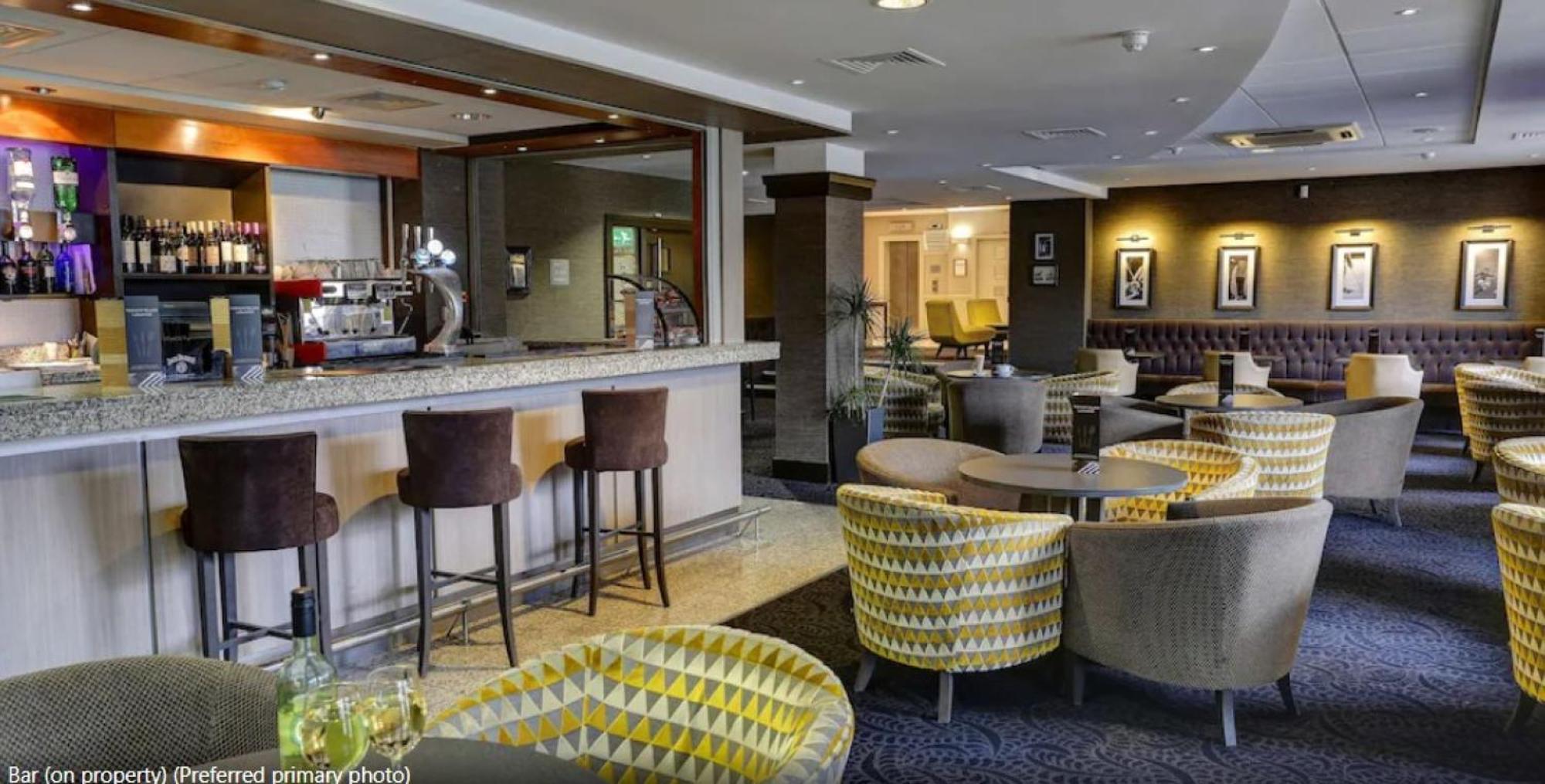 Cresta Court Hotel Altrincham Eksteriør billede