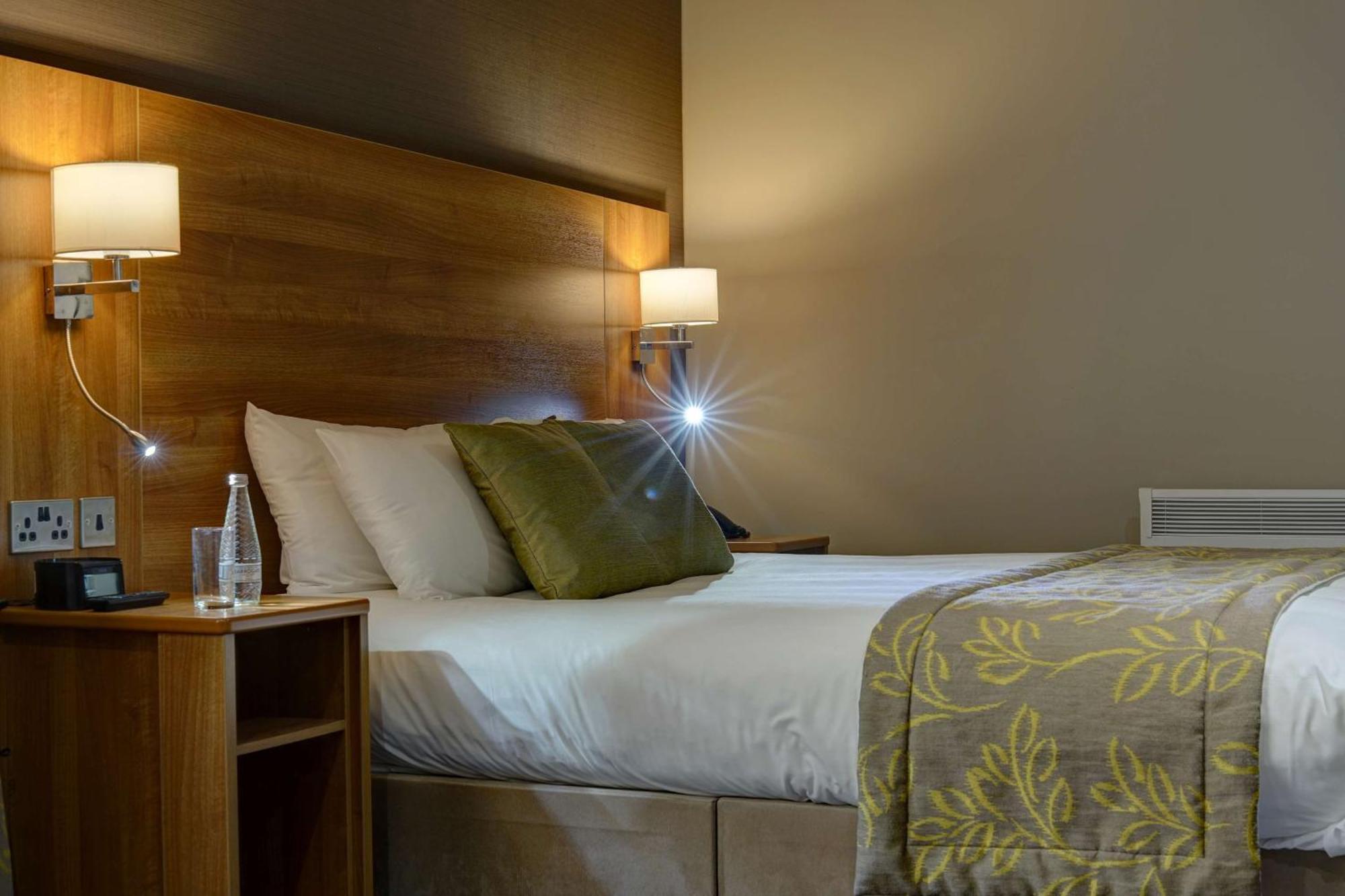 Cresta Court Hotel Altrincham Eksteriør billede