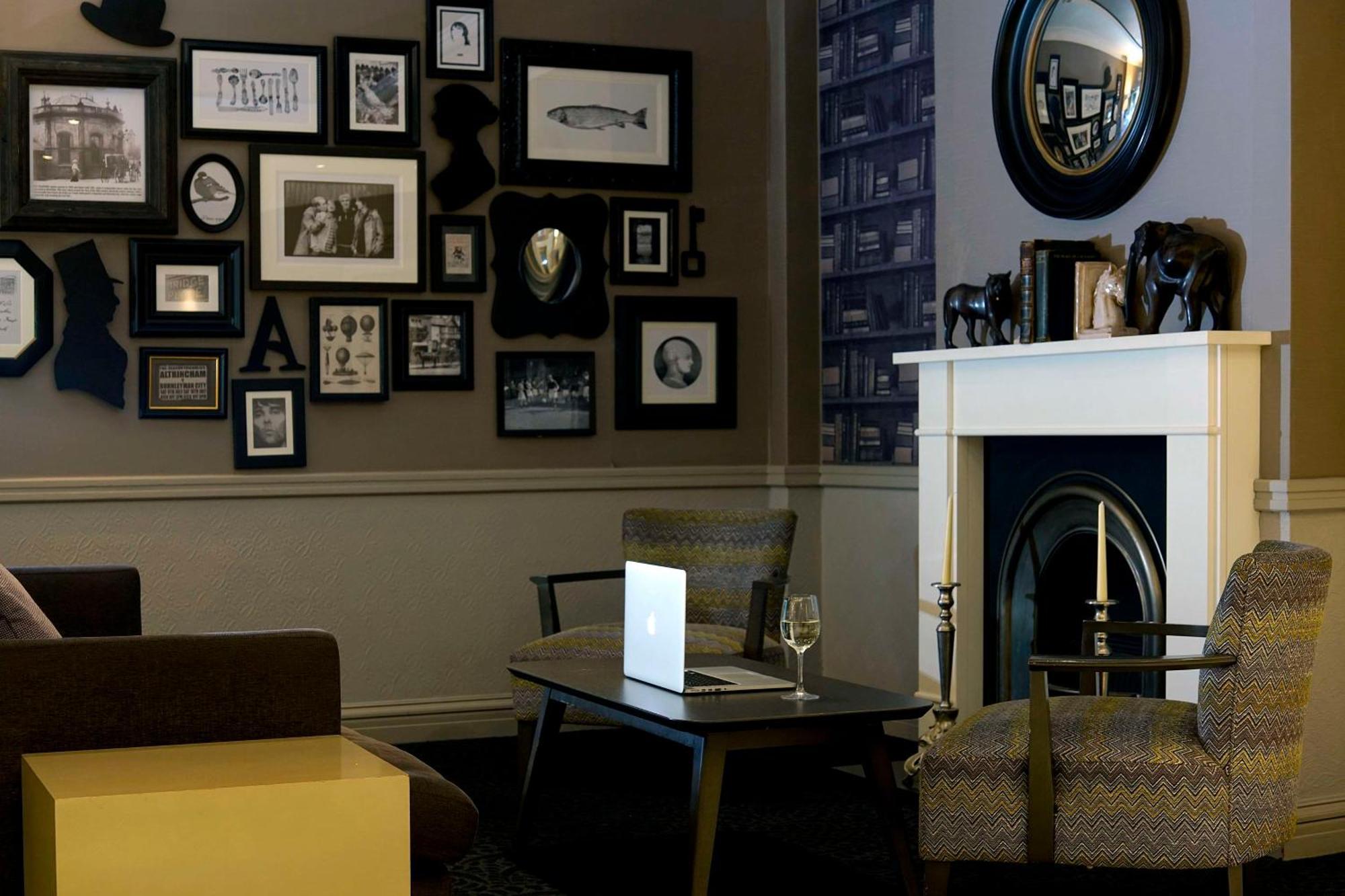 Cresta Court Hotel Altrincham Eksteriør billede