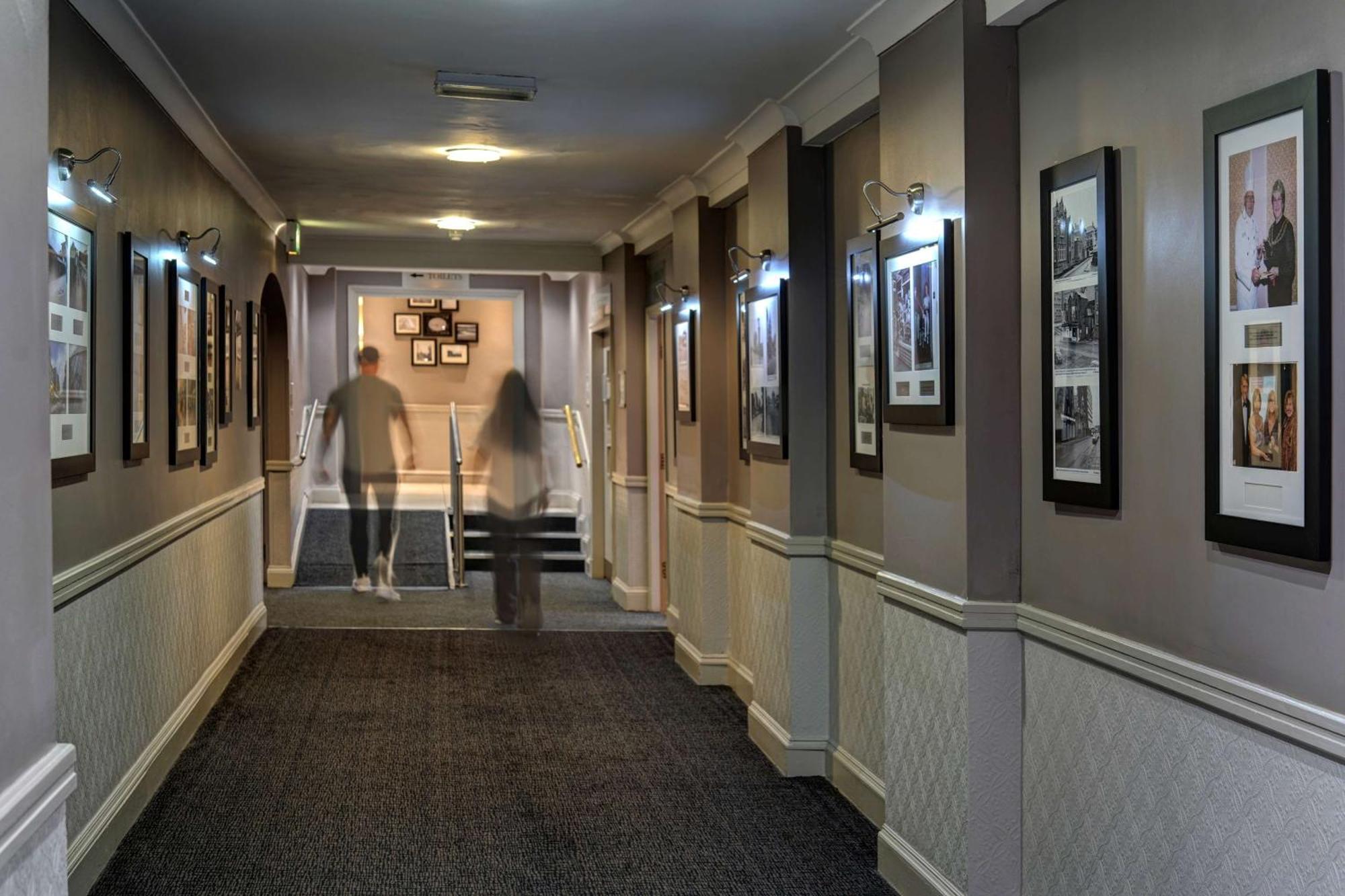 Cresta Court Hotel Altrincham Eksteriør billede