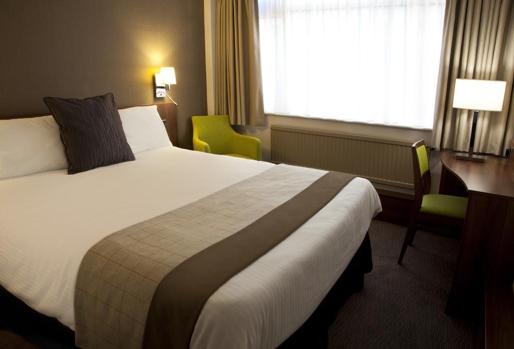 Cresta Court Hotel Altrincham Eksteriør billede